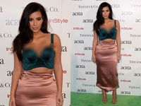 Kim Kardashian Hot dengan Bra Hijau