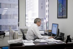 Hati-hati, Terlalu Lama Duduk Juga Bisa Sebabkan Batu Ginjal