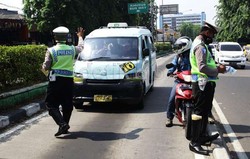 Selain Kotoran Burung, Tawaran Kredit Juga Jadi Modus Copet di Angkutan Umum