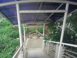 Setelah Dikanopi, Jembatan Depan Stasiun Tj Barat Dipagari Juga