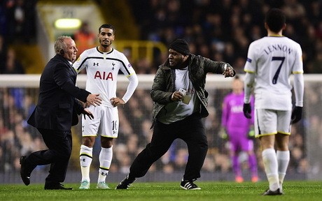 Penonton Masuk Lapangan, Spurs Didenda Rp 231 Juta