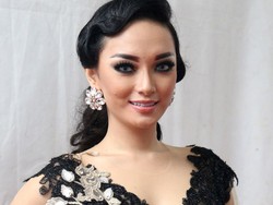 Dicekal MUI dan KPI karena Dinilai Erotis, Ini Kata Zaskia Gotik