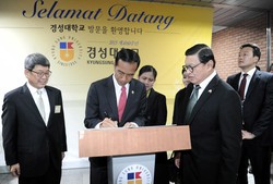 Cerita Jokowi di Korsel, Soal Banyaknya Investor Antre Mau Bertemu