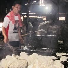 Dari Usaha Kerupuk, Tukijo Kuliahkan Dua Anak dan Punya Rumah