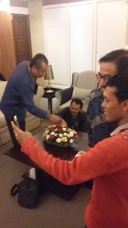 Kala Menteri Ferry Diajak Selfie