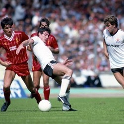 Setan Merah dan Si Merah: Persaingan Lebih dari Sekadar Sepakbola