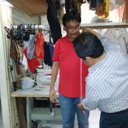 Bareng Ketua DPRD DKI, Cawagub Djarot Jahit Seragam Dinas di Pasar Santa