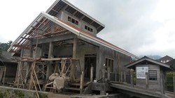 Rumah Pintar, Warisan Een Sukaesih yang Tak Pernah Ia Nikmati