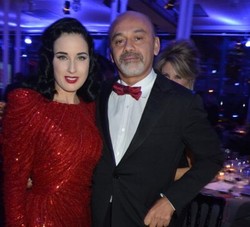 Dita Von Teese Kolaborasi dengan Christian Louboutin Rilis Koleksi Lingerie