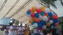 Saat Balon yang Dilepaskan Menteri Yohanna di CFD Nyangkut