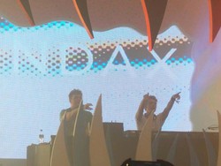 Above & Beyond Enerjik, Bondax Tampil Santai