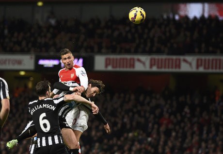 Giroud & Cazorla Masing-masing Dua Gol, Arsenal Bungkam Newcastle 4-1