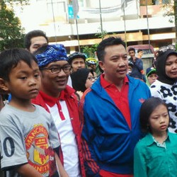 Menpora Tantang Ridwan Kamil Cukur Rambut Jika Persib Juara LCA 2015