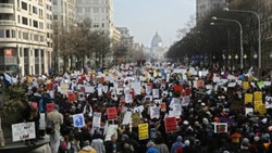 Protes Pembunuhan Warga Kulit Hitam oleh Polisi, Ribuan Orang Demo di AS