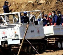 PMI Turunkan Dua Hagglunds dan Dua Ratusan Relawan Terampil ke Banjarnegara