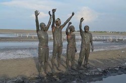 Menteri PU: Pemerintah Bisa Beli Aset Lapindo dan Bayar Uang Korban Lumpur