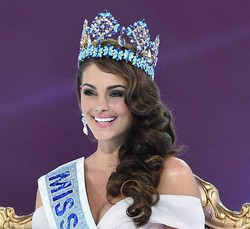 Foto: Rolene Strauss, Mahasiswi Kedokteran Pemenang Miss World 2014
