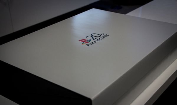 Keren! PlayStation 4 Edisi Khusus Ultah