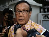Akbar Tandjung Temui BJ Habibie