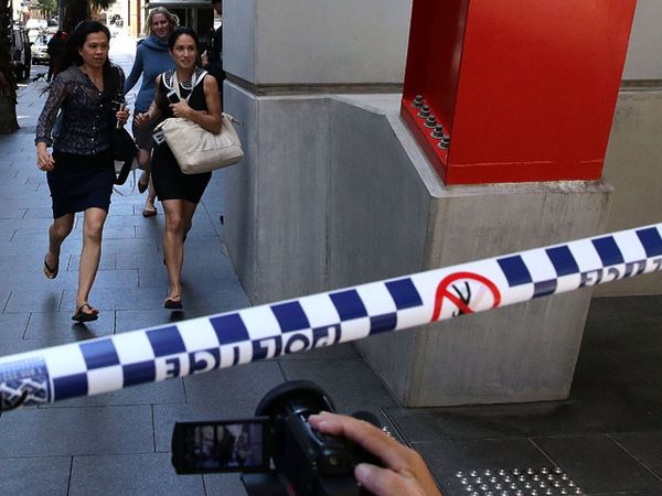 Polisi Kosongkan Area di Sekitar Kafe Lindt