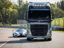 4 Cara Mengemudi yang Salah Saat Angin Kencang