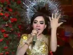 Penampilan Cetar Syahrini Pukau 13 Karya Gemilang Transmedia