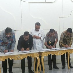 Menteri, Wakapolri, dan Jaksa Agung Teken Surat Pengadaan Bibit Tanpa Tender