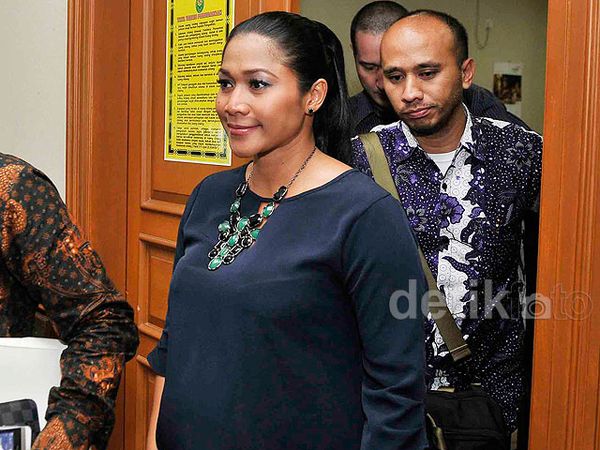 Senyuman Anne J Cotto di Persidangan