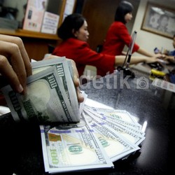 Alasan Rupiah Anjlok, Banyak yang Mau Jalan-jalan ke Luar Negeri