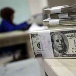 Rupiah Terlemah Sejak Agustus 1998, Dolar AS Nyaris Rp 12.700