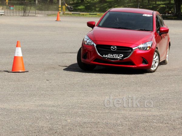 Geber Mazda2 Terbaru di Sirkuit Sentul