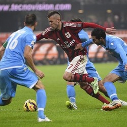 Milan Tundukkan Napoli 2-0