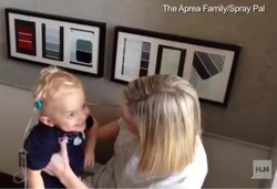 So Sweet, Ketika Bocah 3 Tahun Pertamakali Bisa Mendengar Suara Ibunya