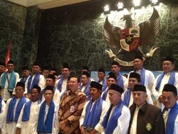 Berangkatkan 30 Penjaga Masjid Umrah, Ahok Didoakan Sukses