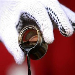 Harga Minyak Masih Terus Anjlok