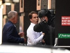 17 Jam Penyanderaan Sydney, Unit Polisi Elite Serba Hitam Menuai Pujian