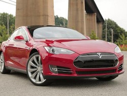Pemesanan Tesla Model S, Turun Hampir 22 Persen
