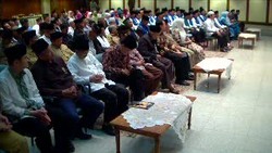 Ahok Berangkatkan 30 Penjaga Mesjid Umrah ke Mekkah