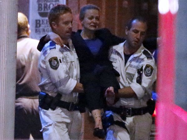 Korban Penyanderaan di Kafe Lindt Dievakuasi