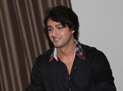 Main di Check In Bangkok, Mikha Tambayong Ajarkan Saurabh Raj Jain Bahasa Indonesia