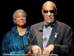 Di Tengah Tuduhan Pelecehan Seksual, Bill Cosby Tetap Dibela Istri