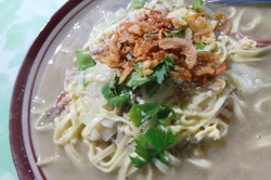 Bakmi Bu Prawiro: Risoles Racikan Selat dan Bakmi Godok Sedep Mantep