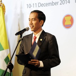 Malam-malam Jokowi dan Para Menteri Rapat Bahas Anggaran, Ini Hasilnya