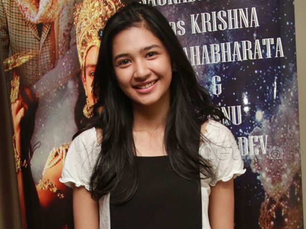 Tanpa Make-up Tebal, Mikha Tambayong Manis Banget!