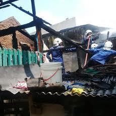 Empat Rumah dan Satu Toko di Semampir Terbakar