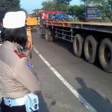 Jembatan Banjarsari Berlubang, Jalur Pantura Probolinggo Macet 15 Km