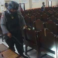 Polisi Mulai Sterilisasi Gereja Jelang Natal