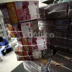 Rupiah Jatuh, BI Guyur Dolar ke Pasar Valas
