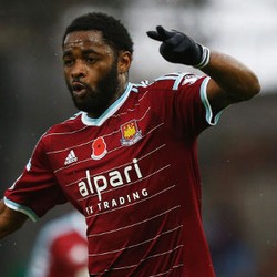 Song Isyaratkan Bertahan di West Ham Musim Depan