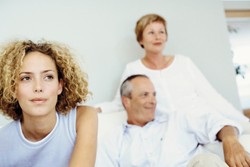 Lakukan Hal Ini Saat Orangtua Terus Mendesak Anda Segera Menikah